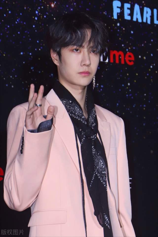 娱乐圈王一博吃瓜事件,娱乐圈风云再起，真相揭秘